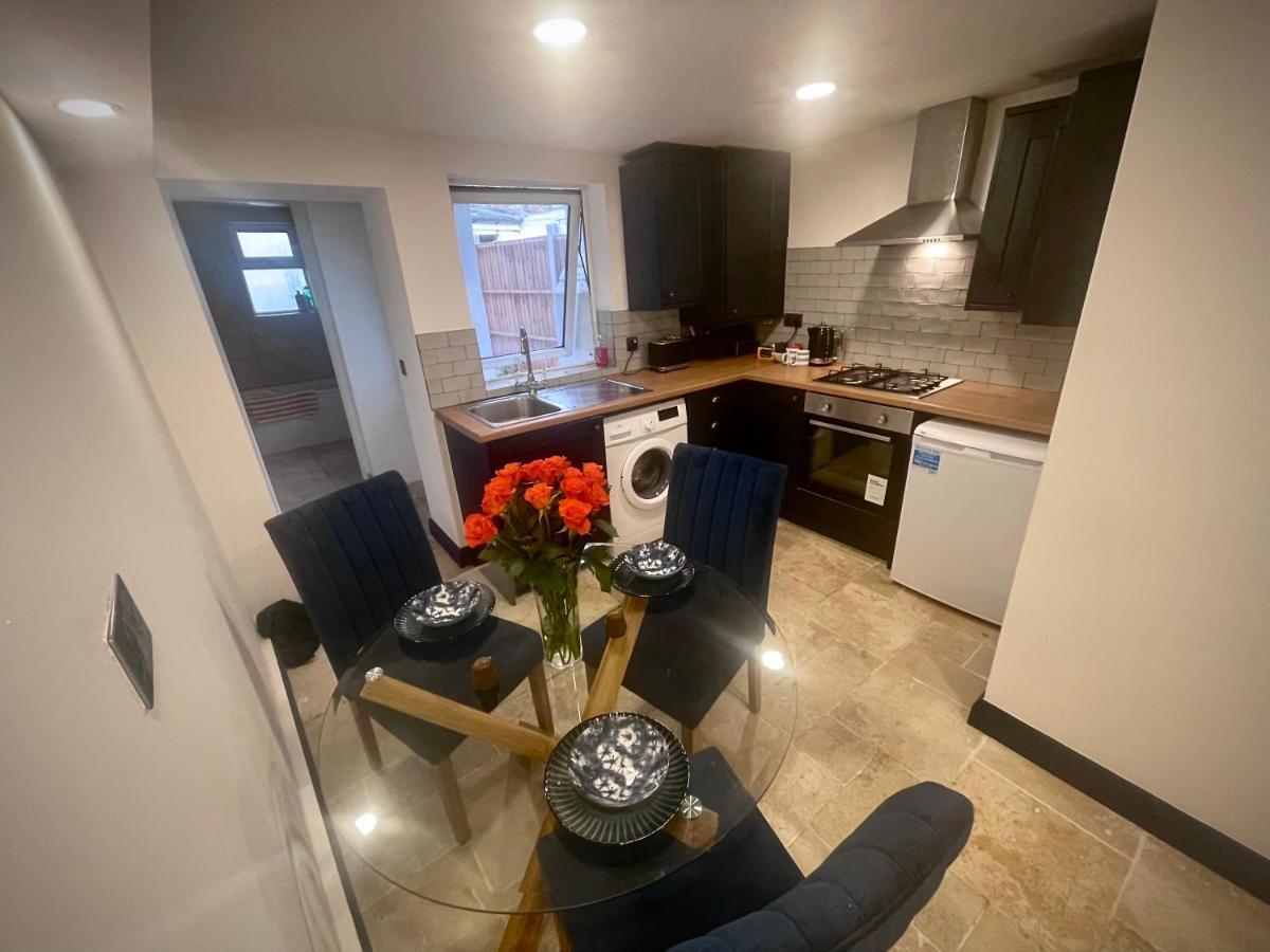 2 Bedroom Cottage Gloucester City Center エクステリア 写真