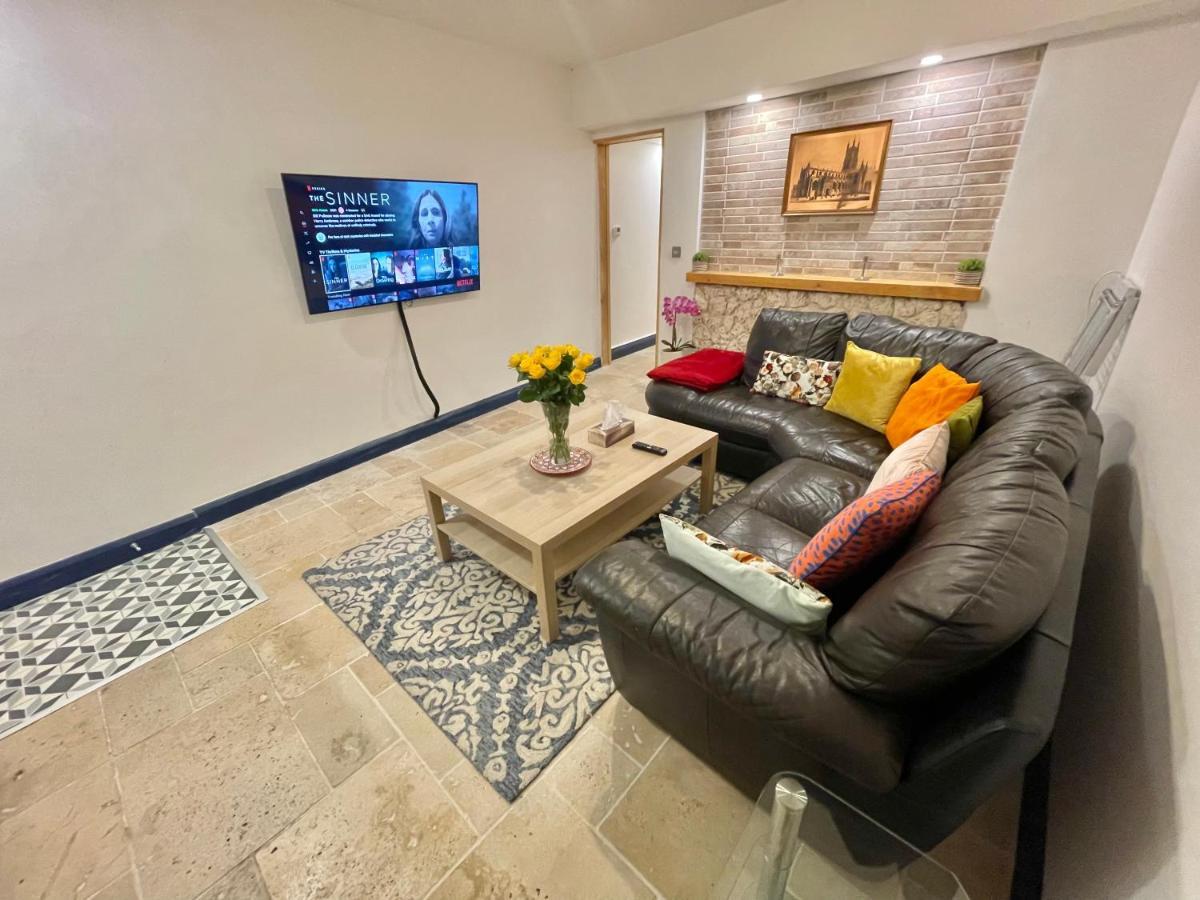 2 Bedroom Cottage Gloucester City Center エクステリア 写真