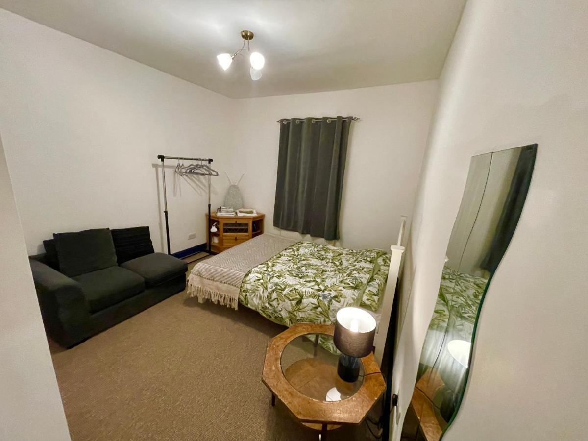 2 Bedroom Cottage Gloucester City Center エクステリア 写真